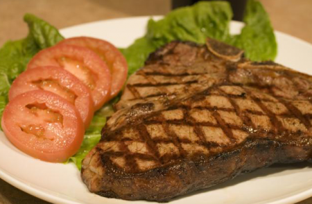 La ternera es un alimento que no debe faltar en tu dieta debido a su gran cantidad de proteínas